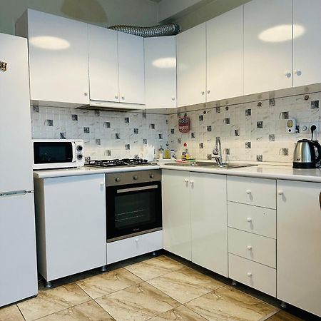 Twins Tower Apartment Tbilisi Bagian luar foto