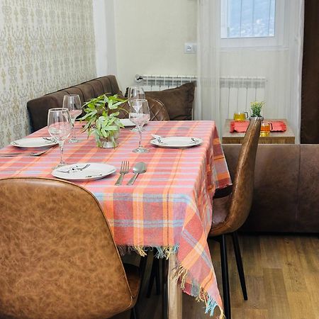 Twins Tower Apartment Tbilisi Bagian luar foto