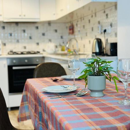 Twins Tower Apartment Tbilisi Bagian luar foto