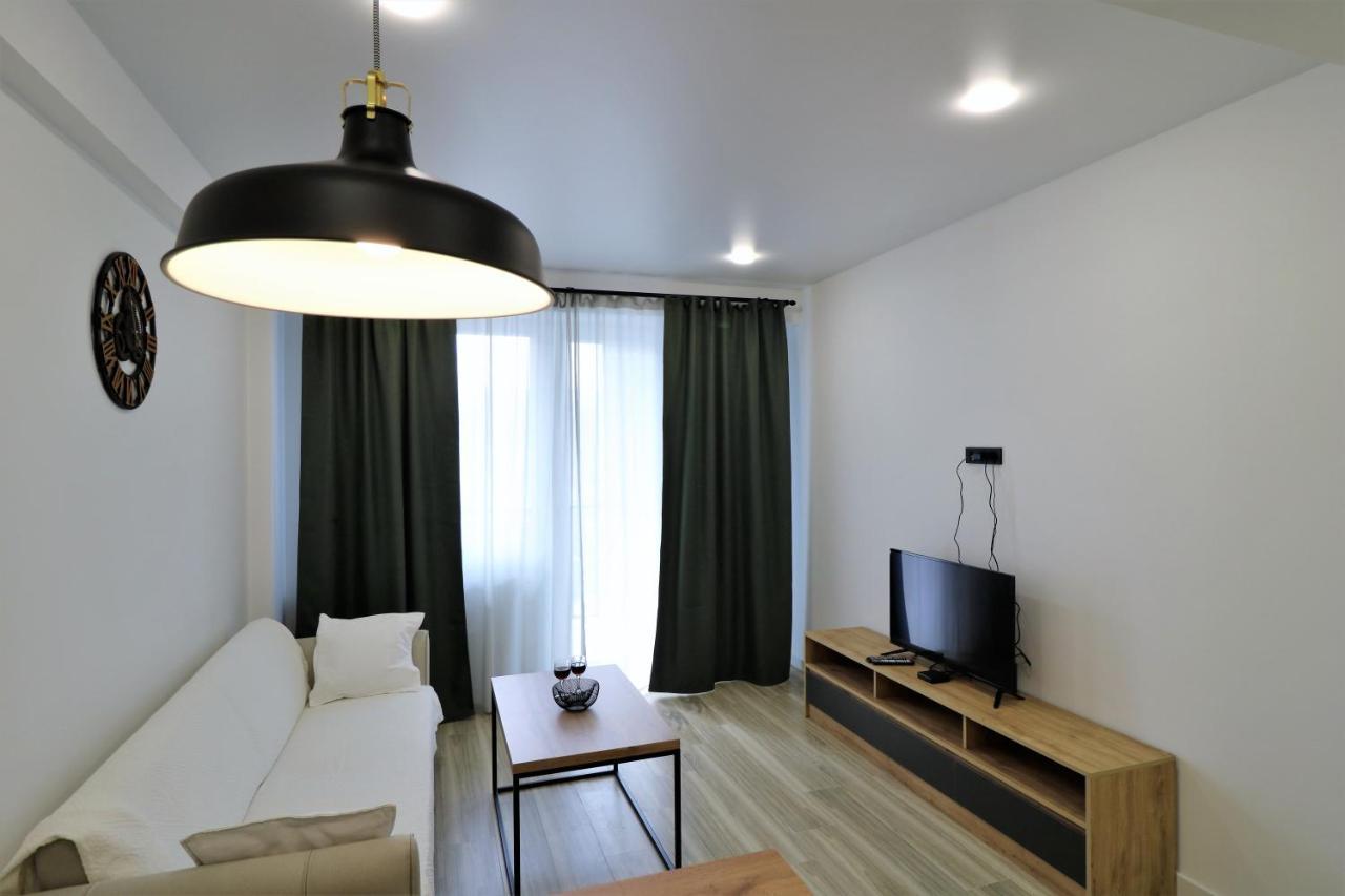 Twins Tower Apartment Tbilisi Bagian luar foto