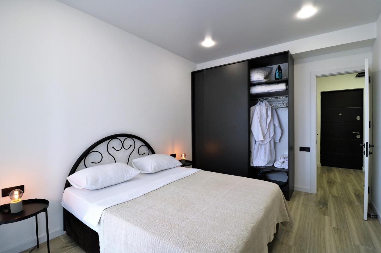 Twins Tower Apartment Tbilisi Bagian luar foto