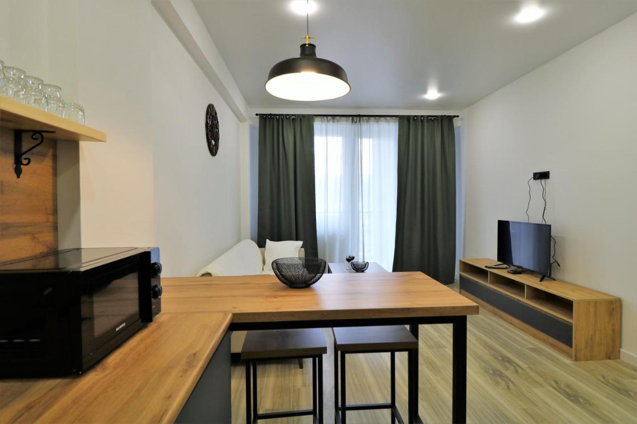 Twins Tower Apartment Tbilisi Bagian luar foto