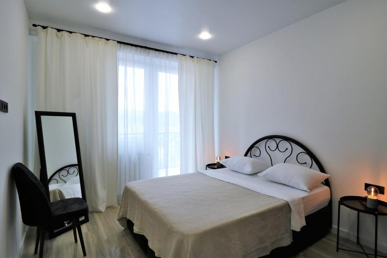 Twins Tower Apartment Tbilisi Bagian luar foto