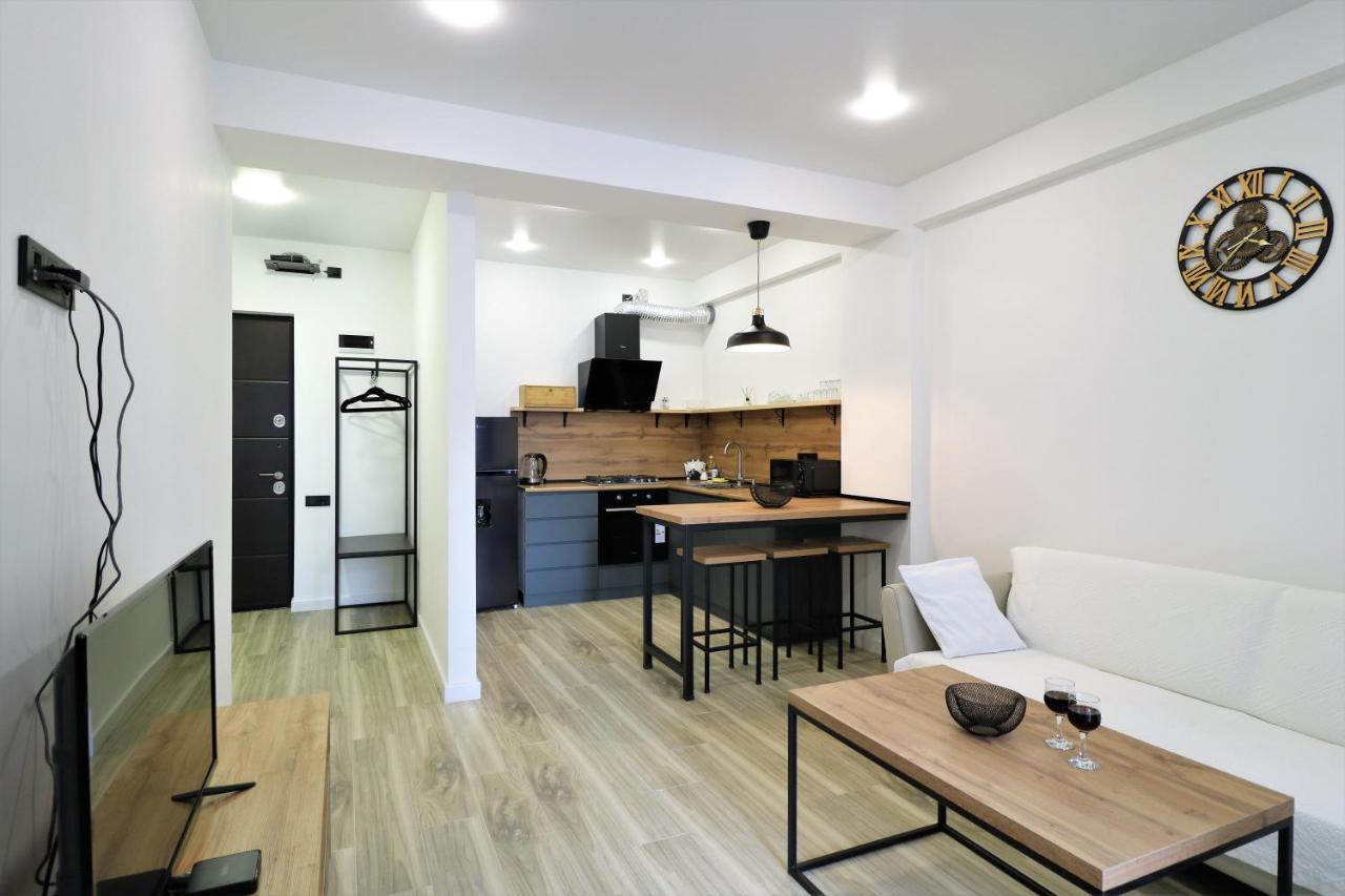 Twins Tower Apartment Tbilisi Bagian luar foto
