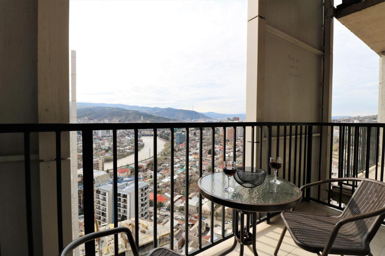 Twins Tower Apartment Tbilisi Bagian luar foto