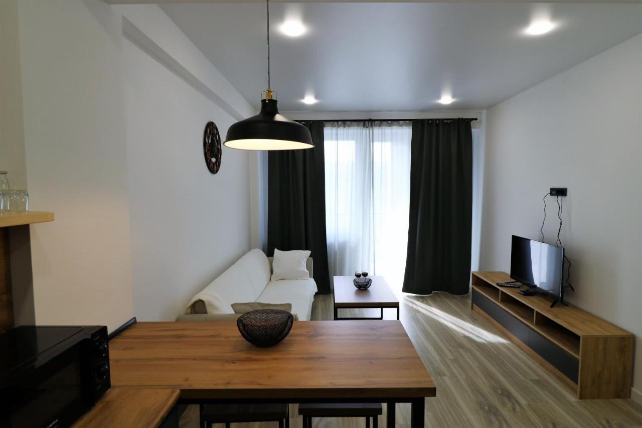Twins Tower Apartment Tbilisi Bagian luar foto