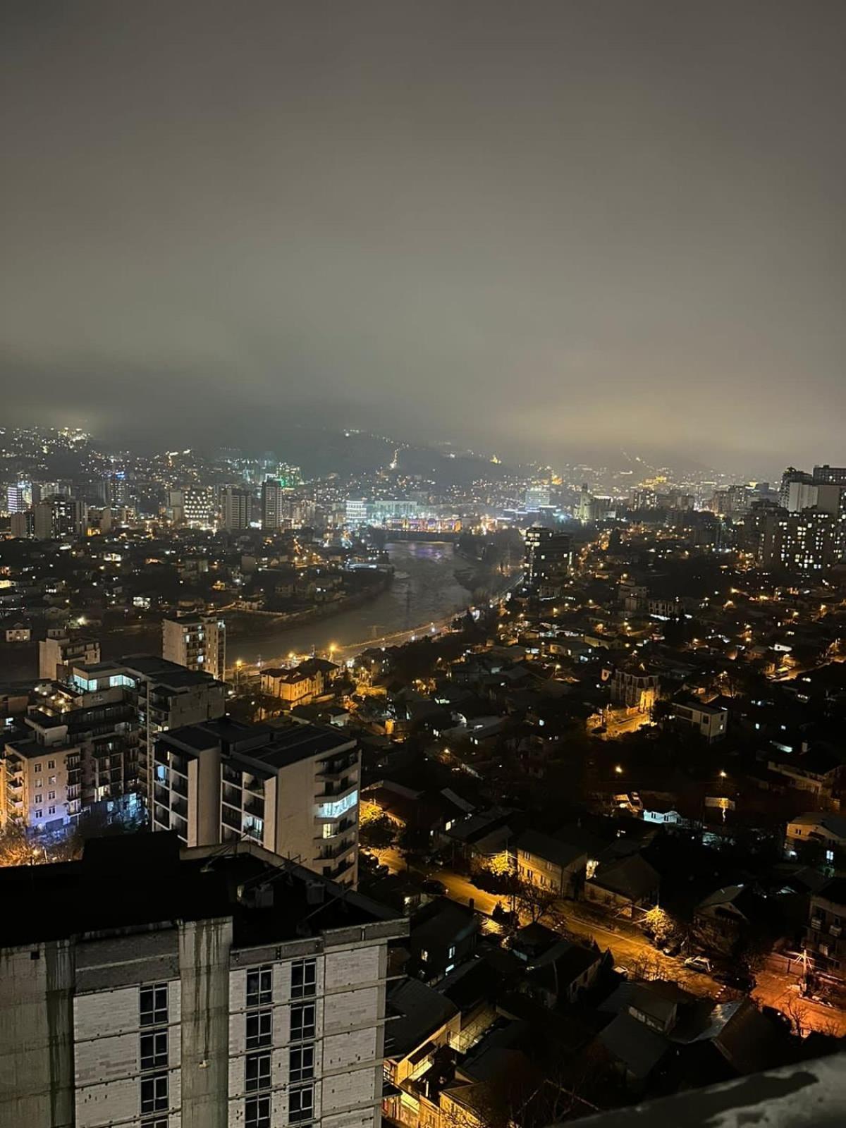Twins Tower Apartment Tbilisi Bagian luar foto