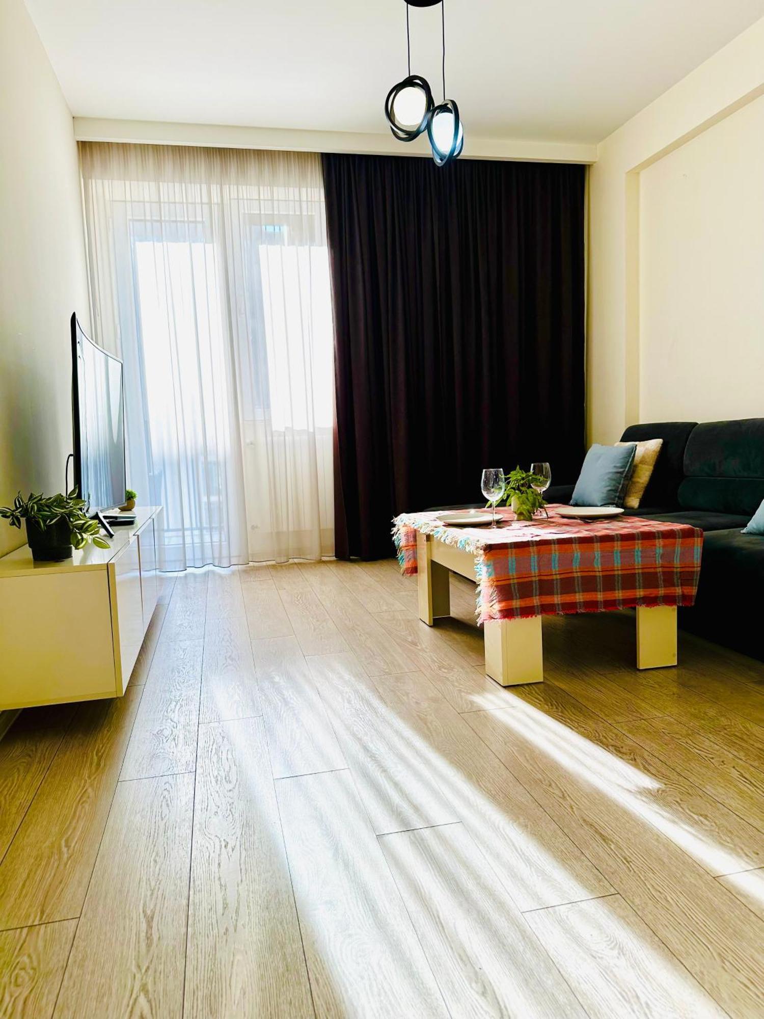 Twins Tower Apartment Tbilisi Bagian luar foto