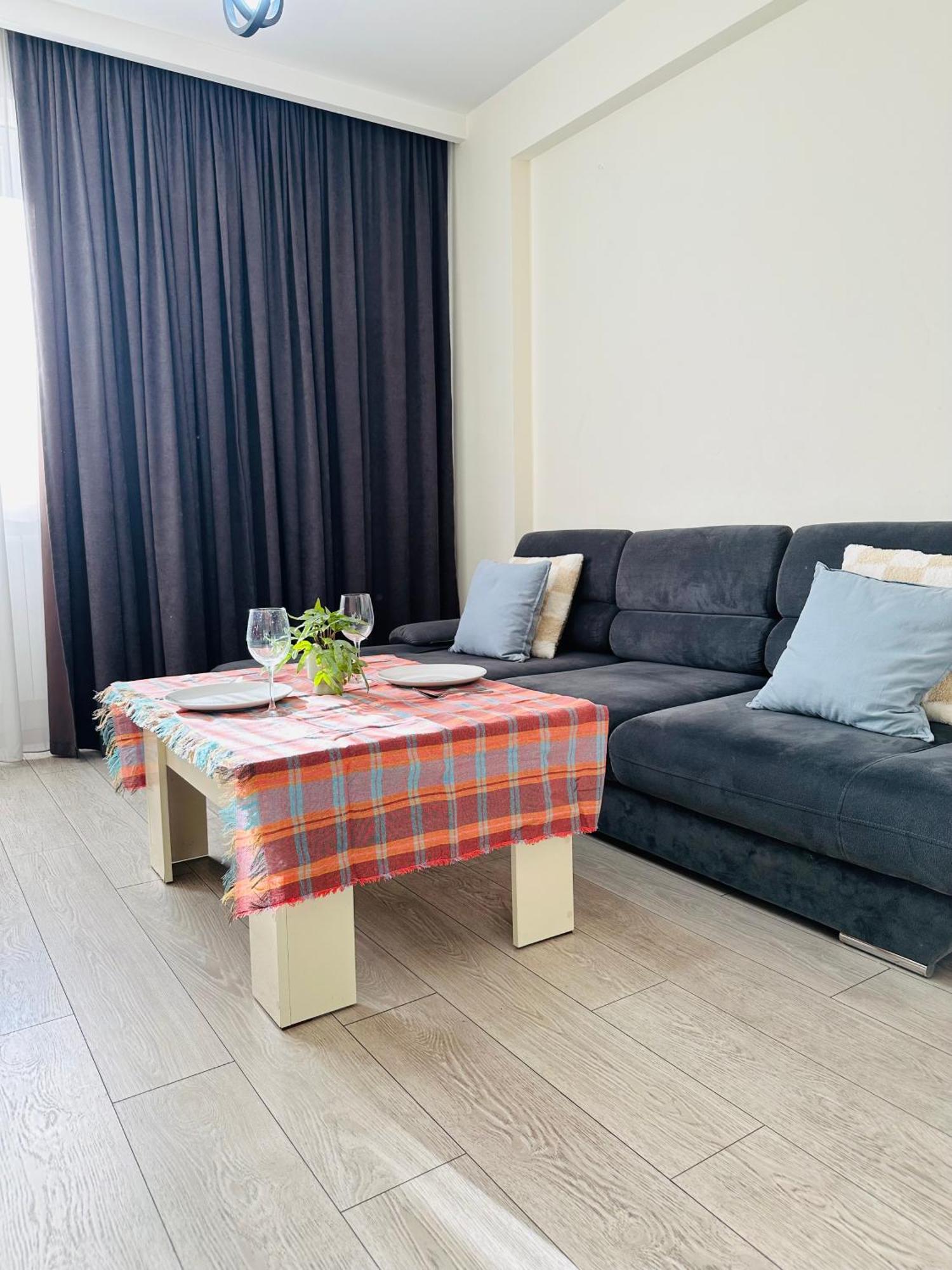Twins Tower Apartment Tbilisi Bagian luar foto
