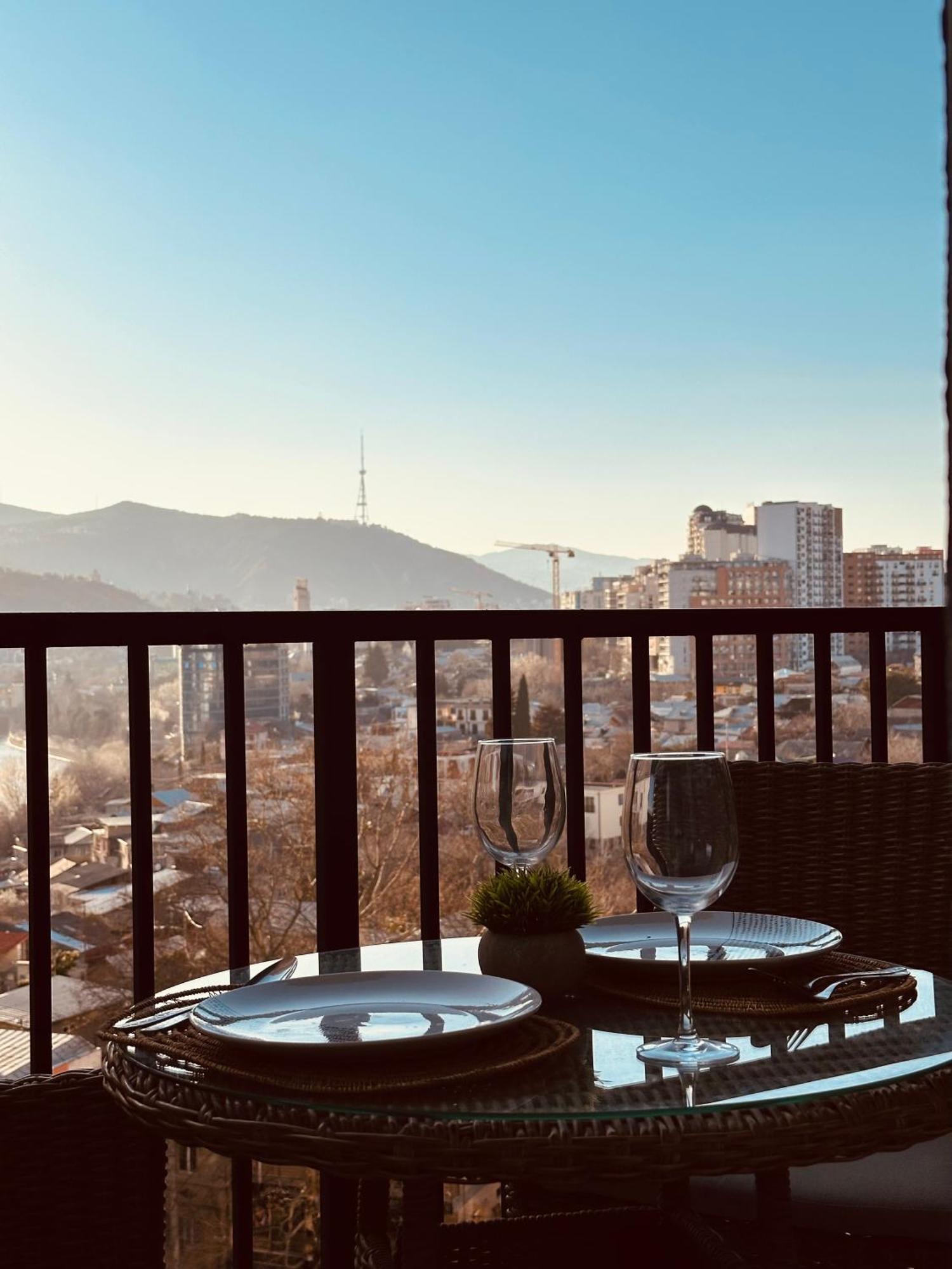Twins Tower Apartment Tbilisi Bagian luar foto