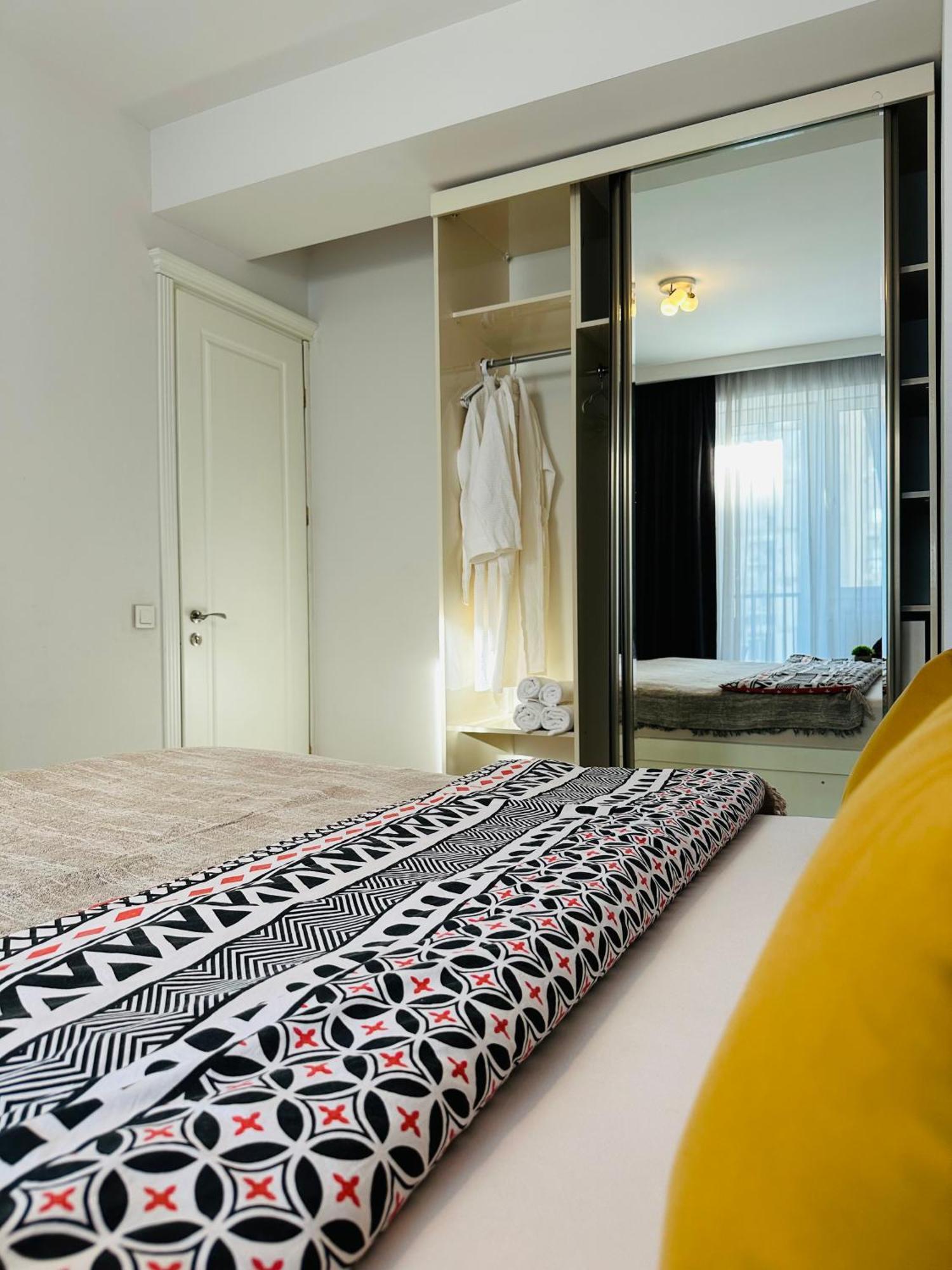 Twins Tower Apartment Tbilisi Bagian luar foto