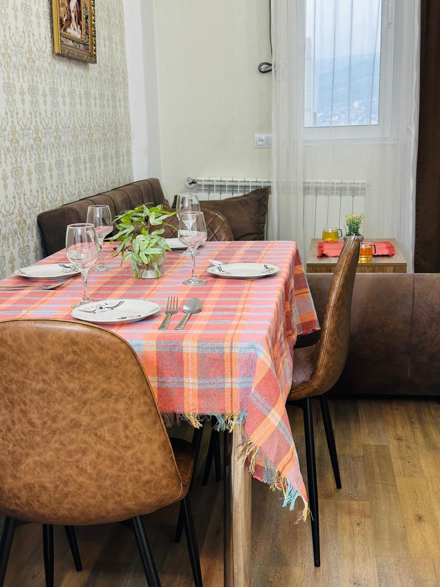 Twins Tower Apartment Tbilisi Bagian luar foto