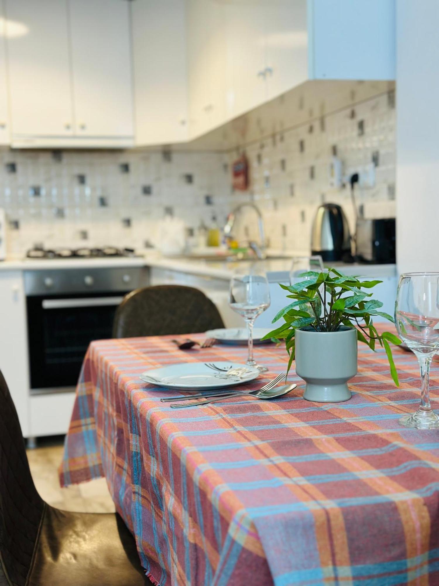 Twins Tower Apartment Tbilisi Bagian luar foto