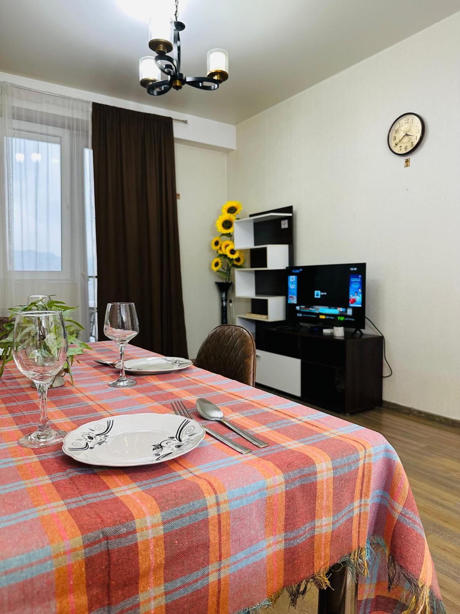 Twins Tower Apartment Tbilisi Bagian luar foto