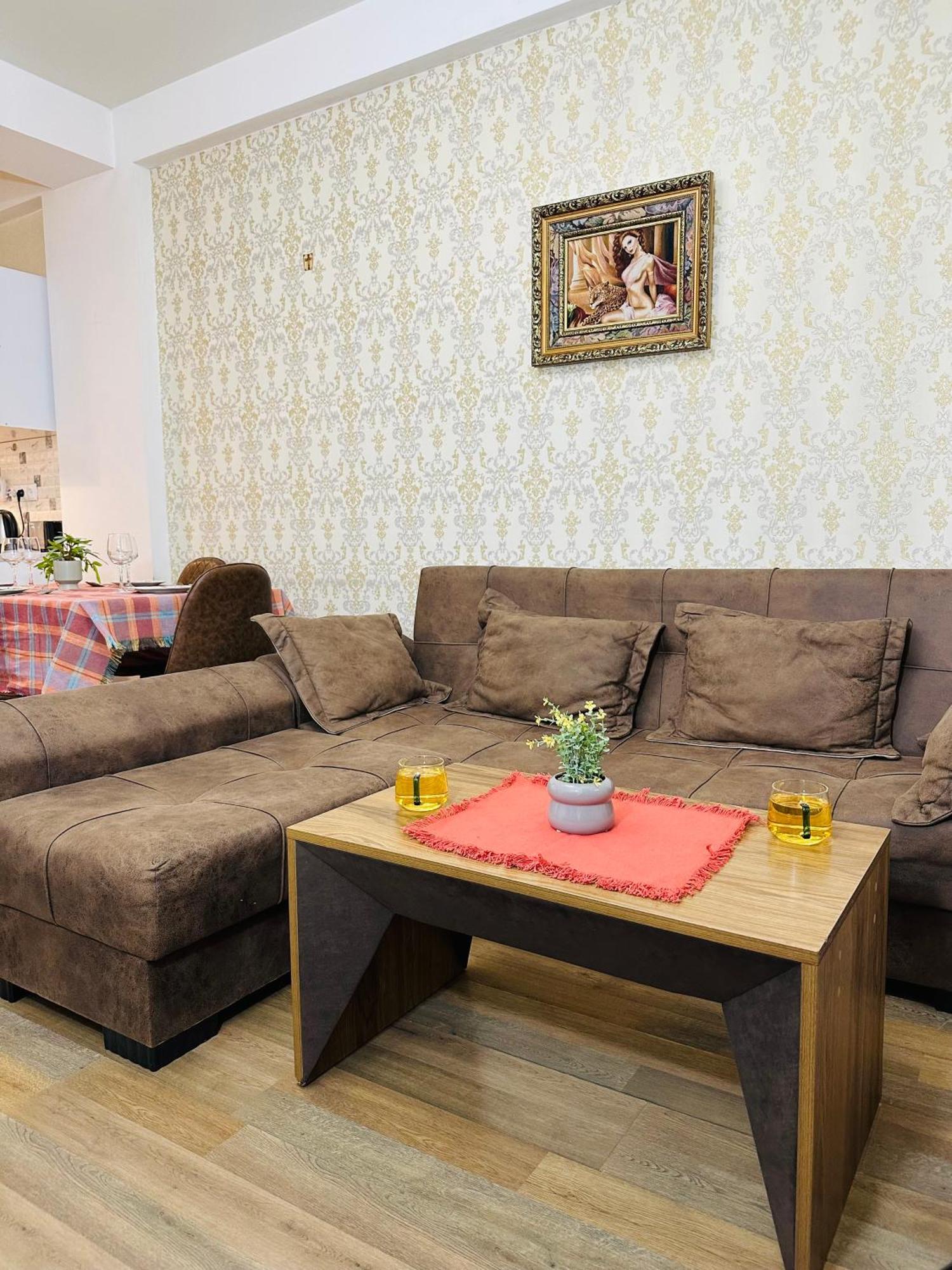 Twins Tower Apartment Tbilisi Bagian luar foto