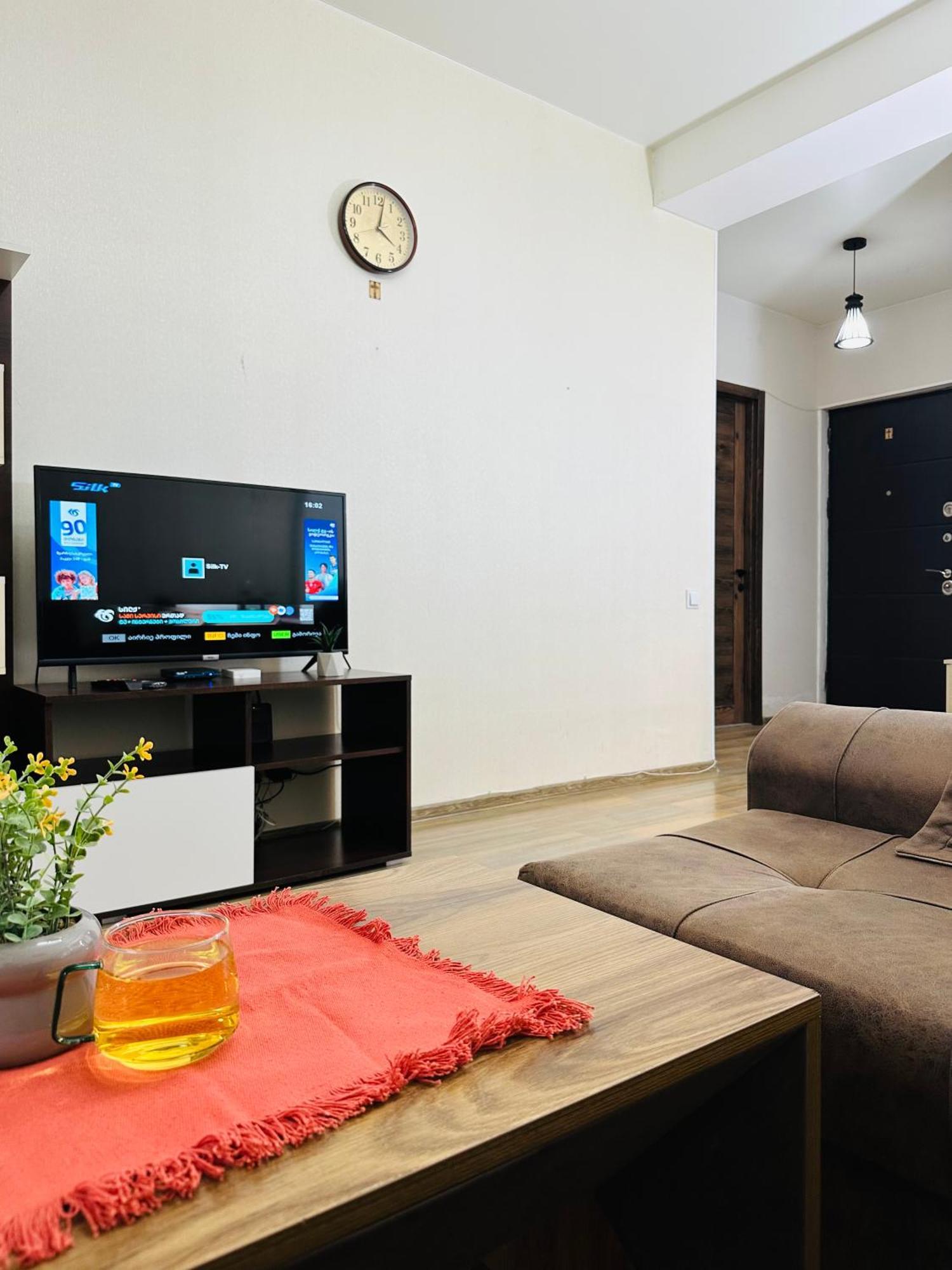Twins Tower Apartment Tbilisi Bagian luar foto