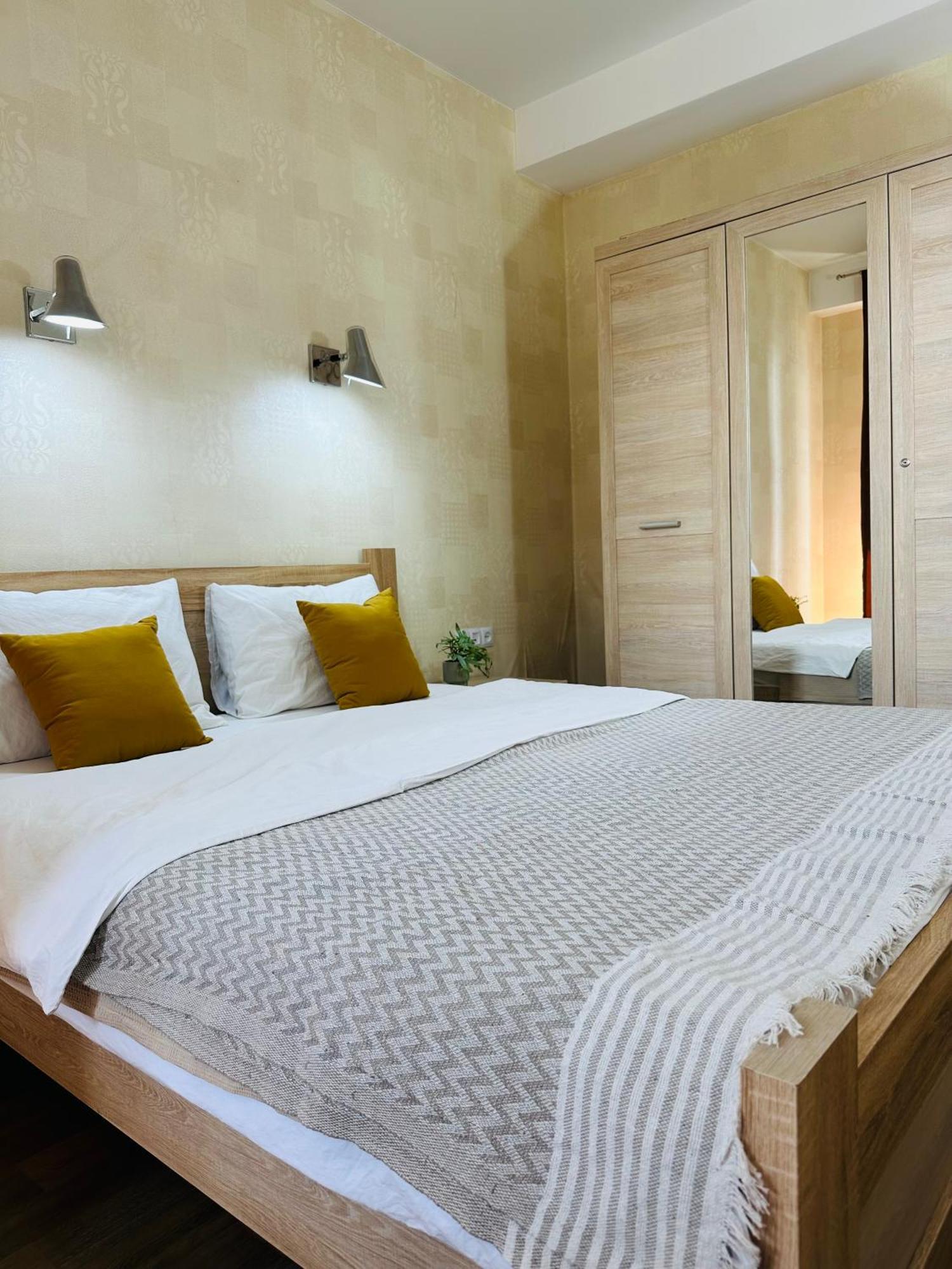 Twins Tower Apartment Tbilisi Bagian luar foto