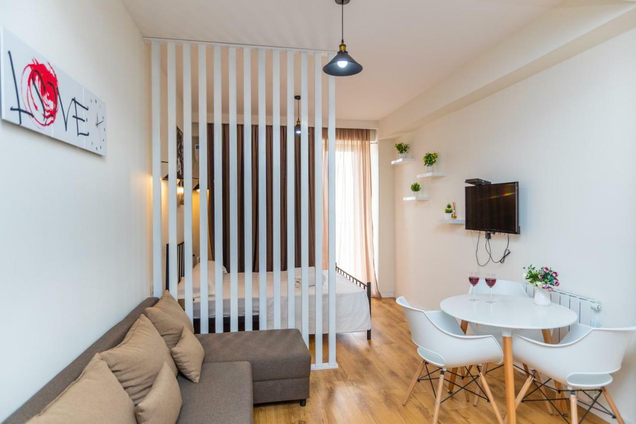Twins Tower Apartment Tbilisi Bagian luar foto