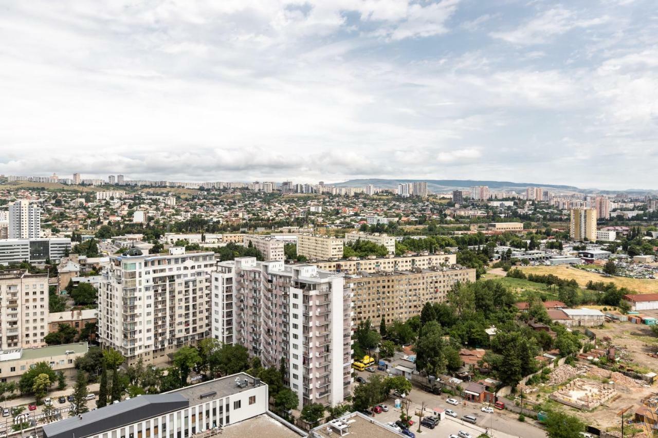 Twins Tower Apartment Tbilisi Bagian luar foto